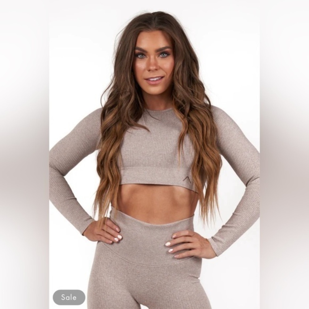 NWT Acta Ribbed Seamless Long Sleeve Shirt in Taupe Size Large